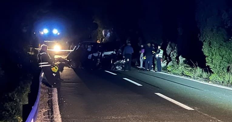 Ilustracija članka: Gradac zavijen u crno: Brat i sestra poginuli u teškoj prometnoj nesreći