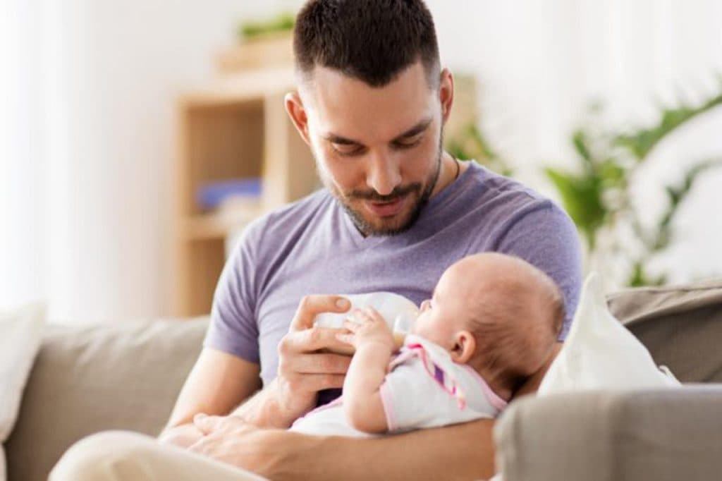 Ilustracija članka: U pet godina tek 52 oca zaposlena na državnoj razini koristila pravo na rodiljski dopust