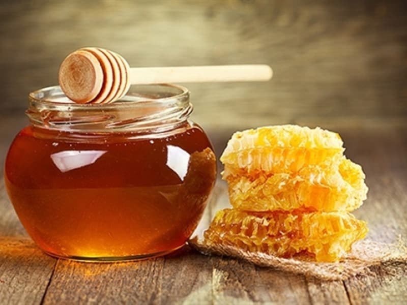 Ilustracija članka: Med – Malo izvozimo, puno uvozimo