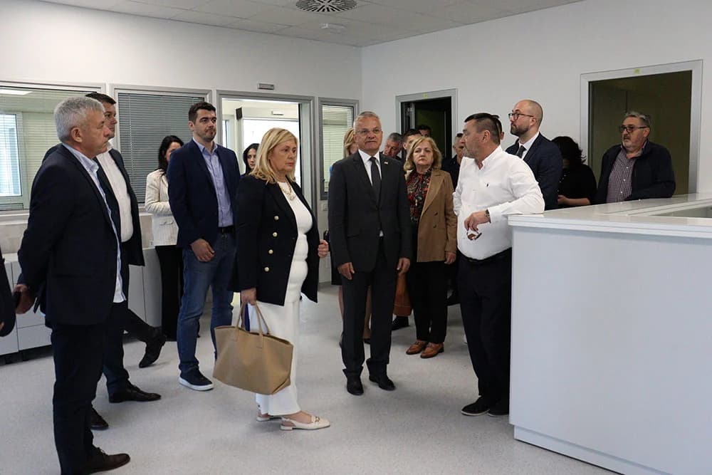 Ilustracija članka: Kvesić najavio izgradnju garaže, kuhinje i vešeraja