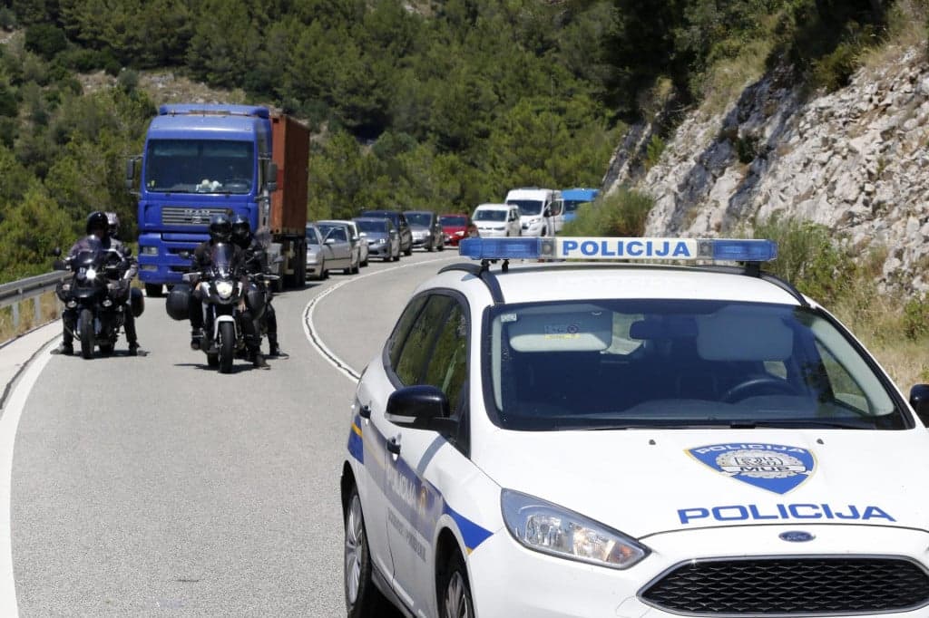 Teška prometna nesreća u Baškoj Vodi, jedna osoba je poginula, dvije prevezene u bolnicu