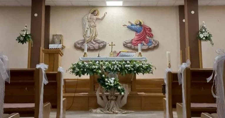 Ilustracija članka: Provalili u crkvu u Mostaru, razbacali hostije, polomili kipove. “Oskvrnuli su oltar”