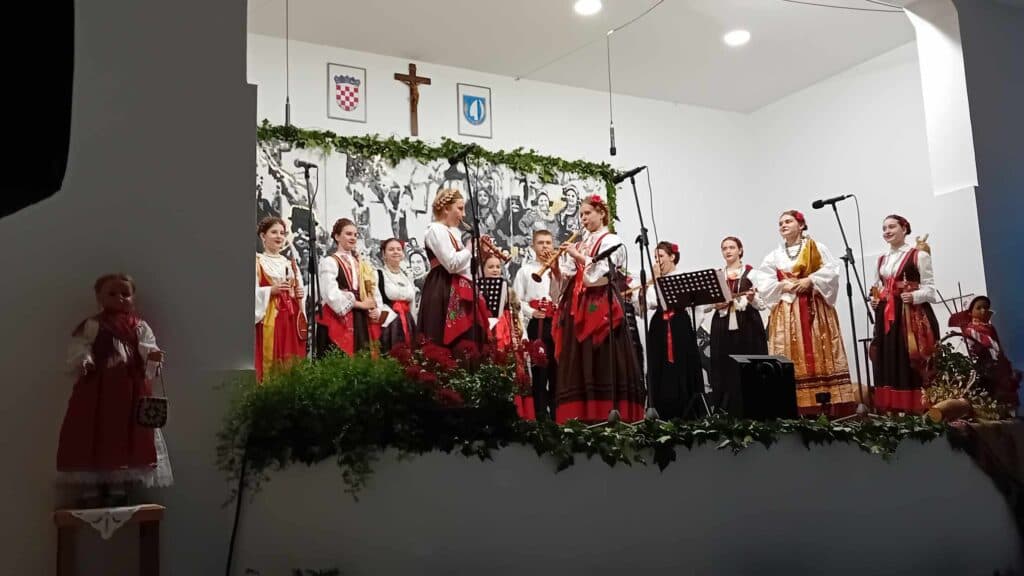 Ilustracija članka: Jure Miloš i Ivan Barać sudjelovali na Međunarodnoj smotri svirača tradicijskih glazbala