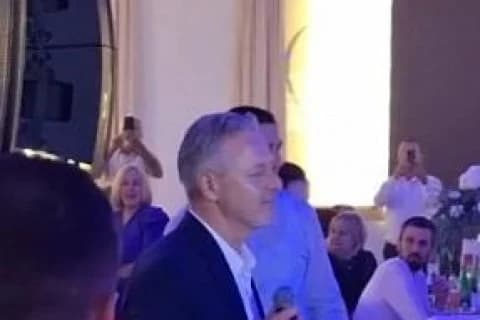 Ilustracija članka: Thompson sinoć zapjevao na svadbi u Širokom Brijegu