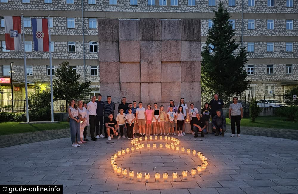 Ilustracija članka: U Grudama obilježena 31. obljetnica stradanja osmero djece u Vitezu