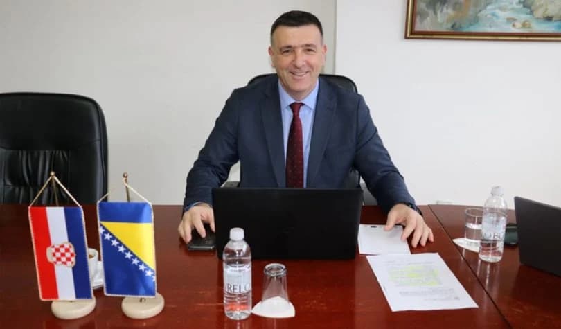 Ilustracija članka: Čović najavio udžbenik o Domovinskom ratu za osnovne i srednje škole u ŽZH