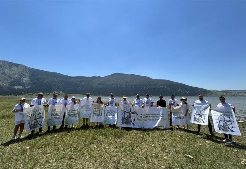 Ilustracija članka: Mirni skup u Parku prirode Blidinje: ”Borimo se sa vjetrenjačama godinama”