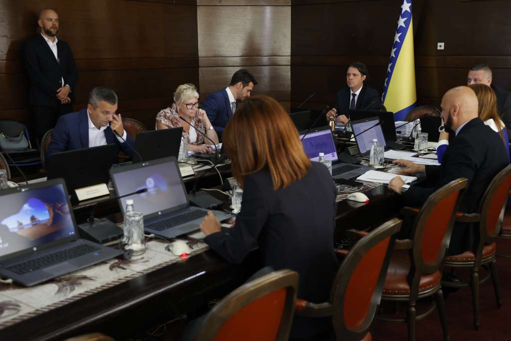 Ilustracija članka: Usvojena nova Uredba: Poslodavci mogu isplatiti pomoć do 2.768 KM