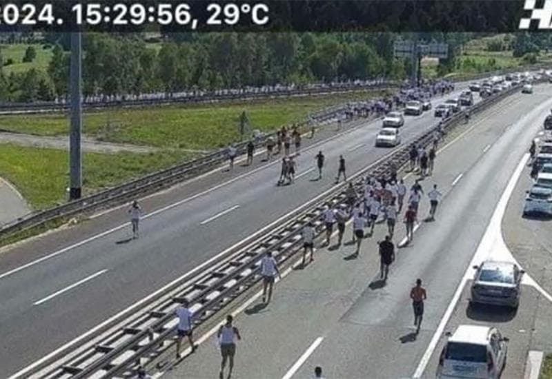 Ilustracija članka: VIDEO: Na autoputu se potukli navijači Rijeke i Hajduka
