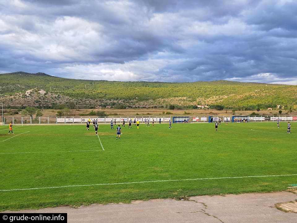 Ilustracija članka: Nogomataši Gruda dočekuju Neum