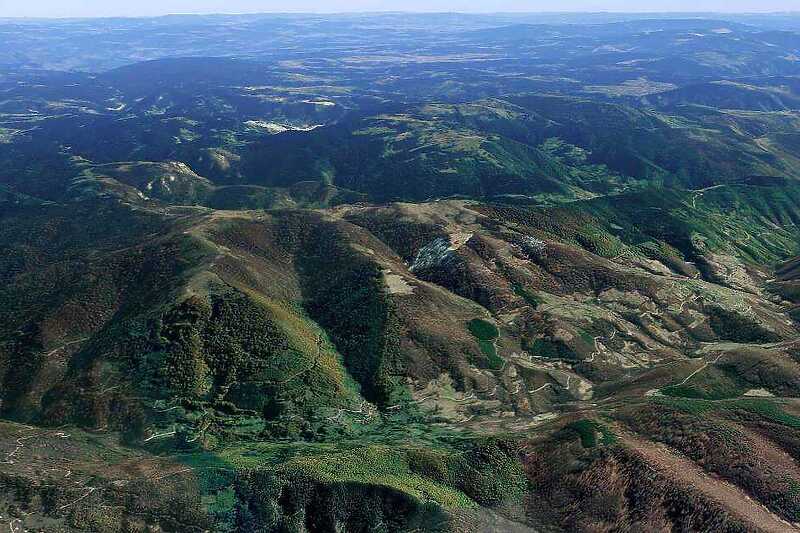 Ilustracija članka: Stravična nesreća: Terenac sletio u provaliju, četiri osobe izgubile život