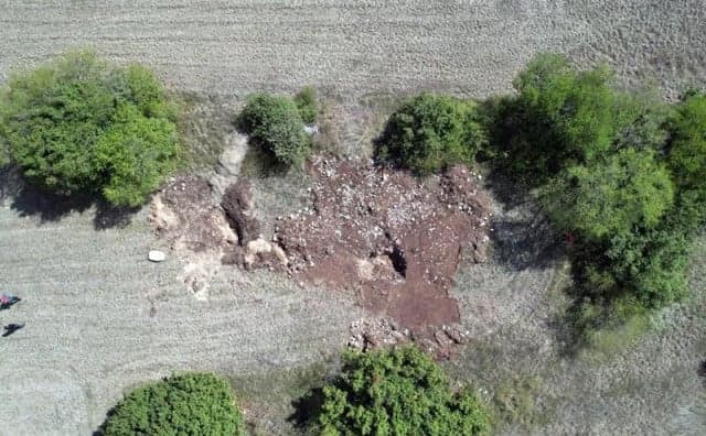 Ilustracija članka: Kod Tomislavgrada bagerom razvalili ostatke ranokršćanske crkve. Tražili su blago