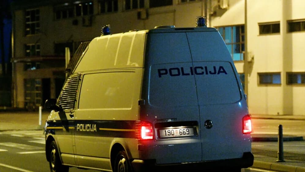 Ilustracija članka: Hrvatski policajci se šokirali: Migrante prevozila djevojčica (14) iz BiH, trebala je dobiti 1000 eura