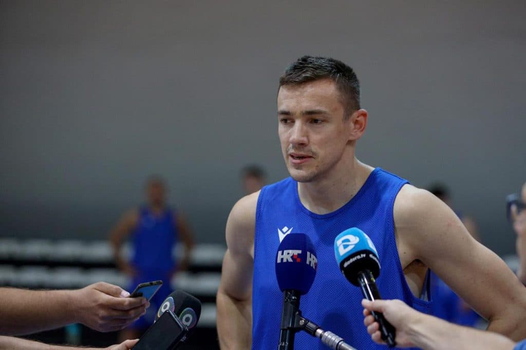 Ilustracija članka: Posušak postao junak dana. Skočio je u more i spasio čovjeka od utapanja