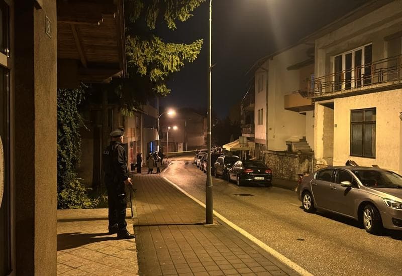 Ilustracija članka: Bosanska Krupa: Maloljetnik upao u policijsku postaju i ubio jednog policajca, drugom se bore za život