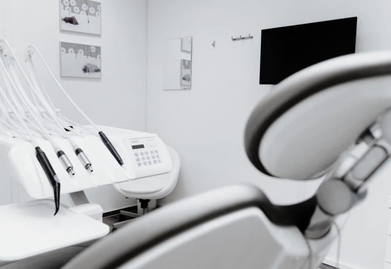 Ilustracija članka: 16-godišnjakinja preminula nakon stomatološke intervencije