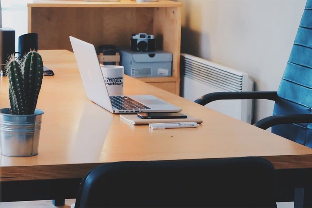 Ilustracija članka: Zašto ministri i načelnici u BiH ne gube fotelje ni nakon uhićenja?