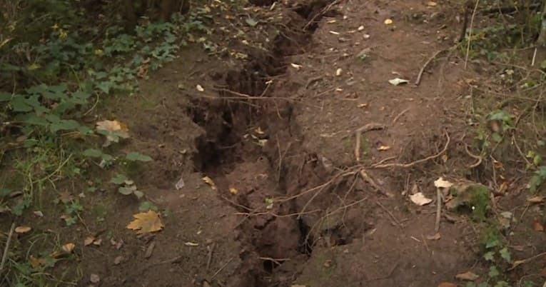 Ilustracija članka: Puca tlo na planini iznad Sarajeva. “Samo je pitanje kad će skliznuti prema gradu”