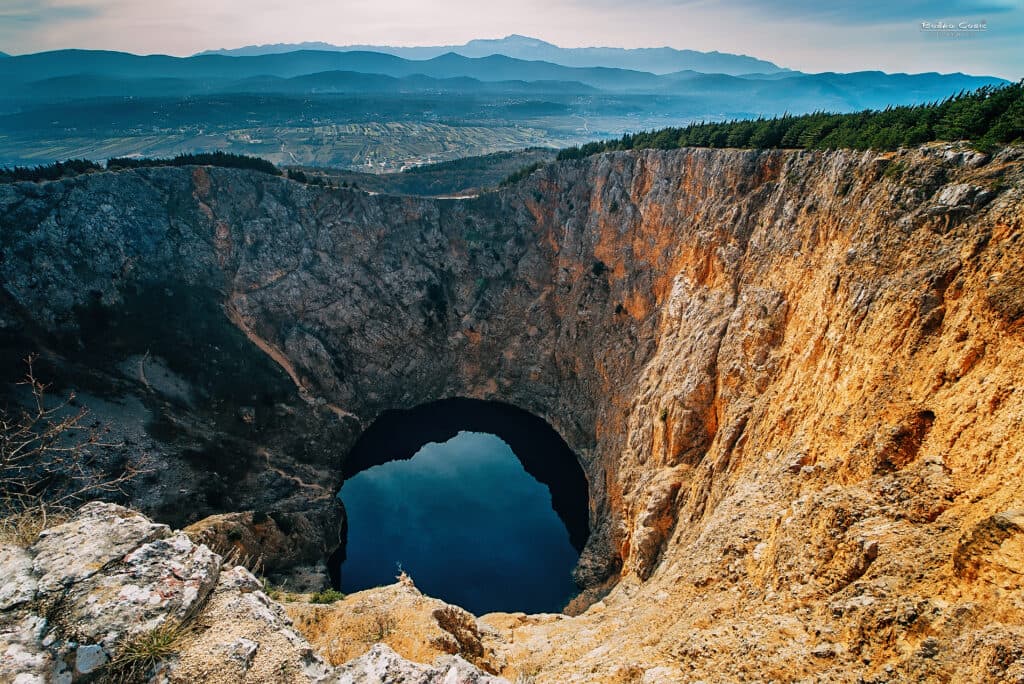 Ilustracija članka: Britanski magazin uvrstio Imotska jezera među najpodcjenjenija turistička mjesta u Europi