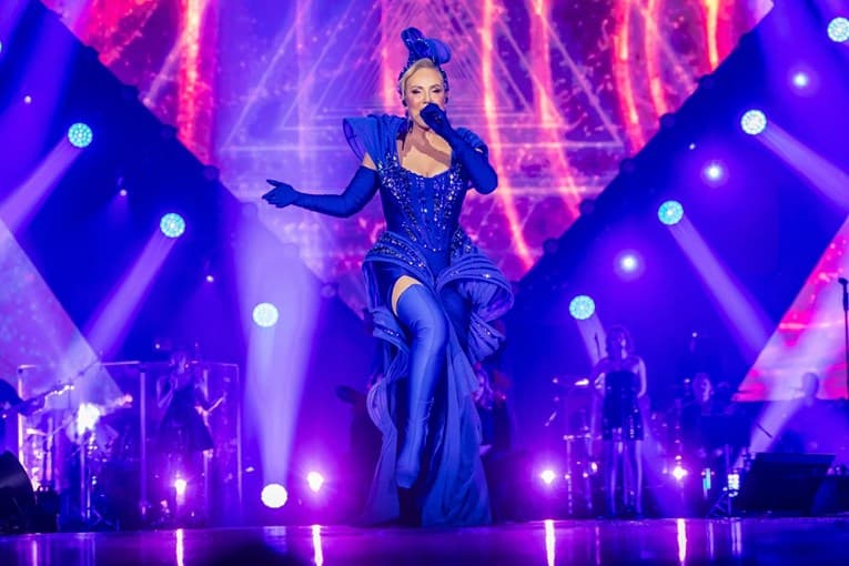 Ilustracija članka: Lepa Brena operirana nakon nezgode na koncertu u Areni Zagreb, odgođeni nadolazeći nastupi