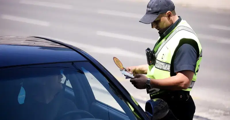 Ilustracija članka: Bahata vožnja prvi put zakonom definirana: Kazne do 5.000 KM i oduzimanje vozila!