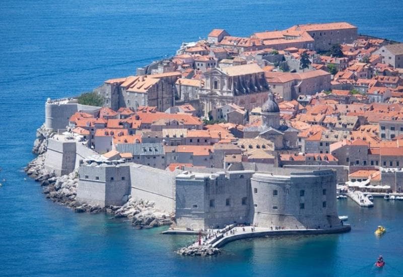 Ilustracija članka: Planirate na dubrovačke zidine? Od 1. ožujka cijena ulaza značajno paprenija