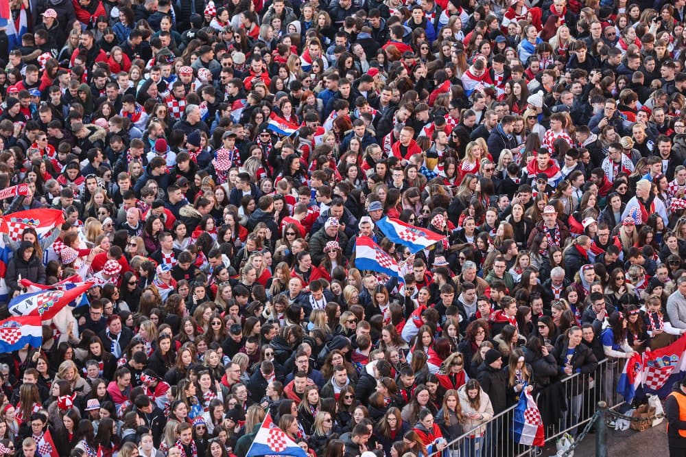 Ilustracija članka: Ludnica u Zagrebu: Rukometaše čekaju deseci tisuća navijača