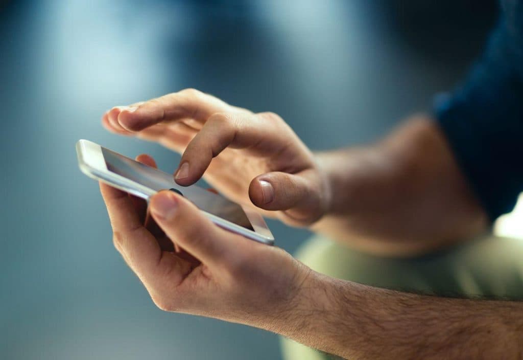 Ilustracija članka: Upozorenje iz MUP-a HNŽ-a – prevaranti vrebaju! ”Dužni ste eskort dami”, a onda kreću prijetnje