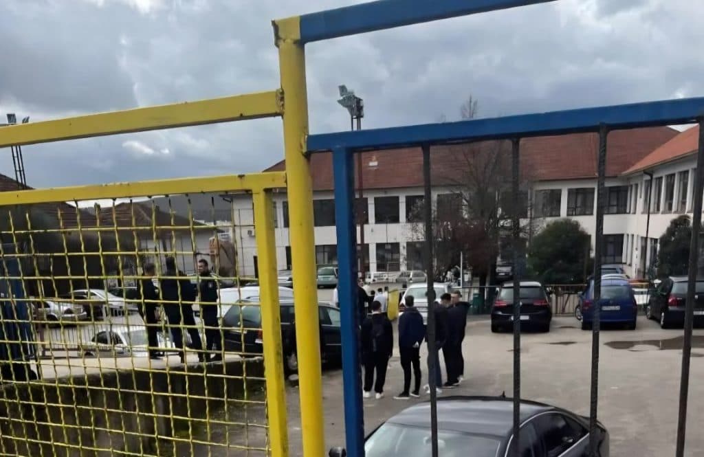 Ilustracija članka: Grude: Još jedan automobil završio u školskom dvorištu, treći u 20 dana