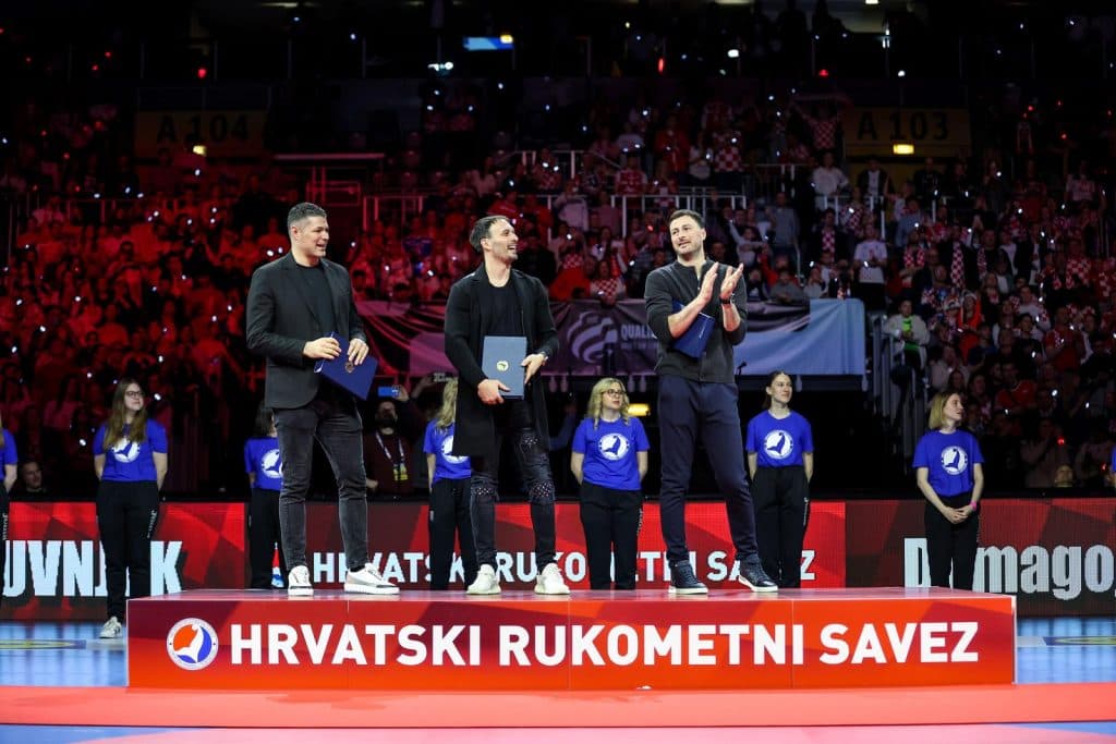 Ilustracija članka: PRIZNANJE VELIKANIMA Duvnjak, Karačić i Pešić se oprostili od reprezentacije