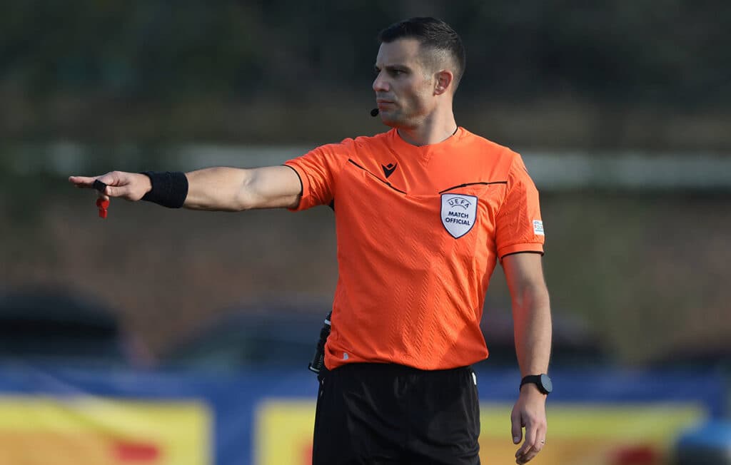 Ilustracija članka: Antoni Bandić sudi susret Barcelone i PSG-a