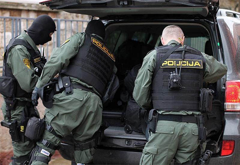 Ilustracija članka: FUP vrši pretrese na 13 lokacija zbog droge, prostitucije i oružja