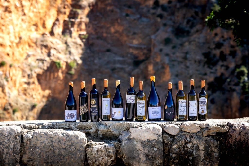 Ilustracija članka: Vinari iz Imotskog izvukli vina iz jezera