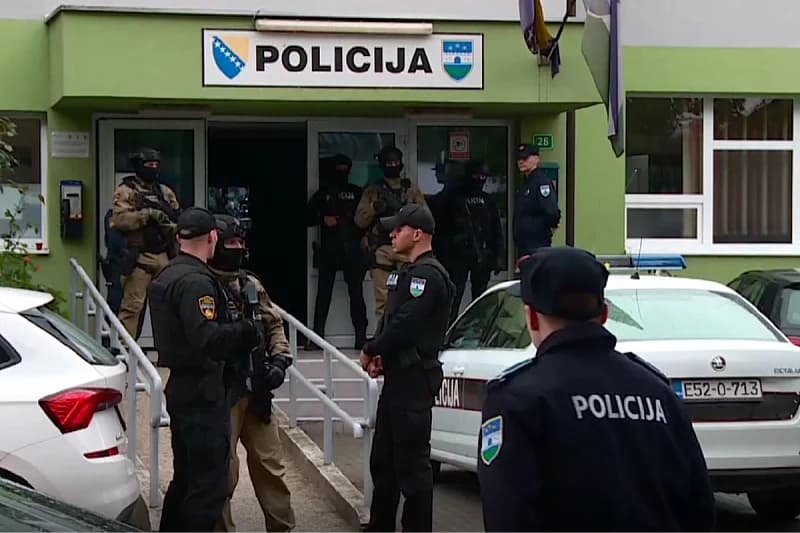 Ilustracija članka: U velikoj akciji FUP-a uhićeno 17 policajaca