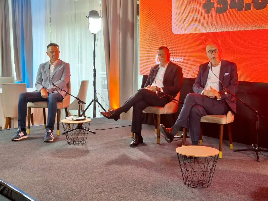 Ilustracija članka: Džambić, Ćorluka i Kremenović: Biznis mora postati most razvoja BiH