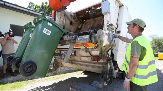 Ilustracija članka: U Grudama izbio požar na vozilu za odvoz otpada