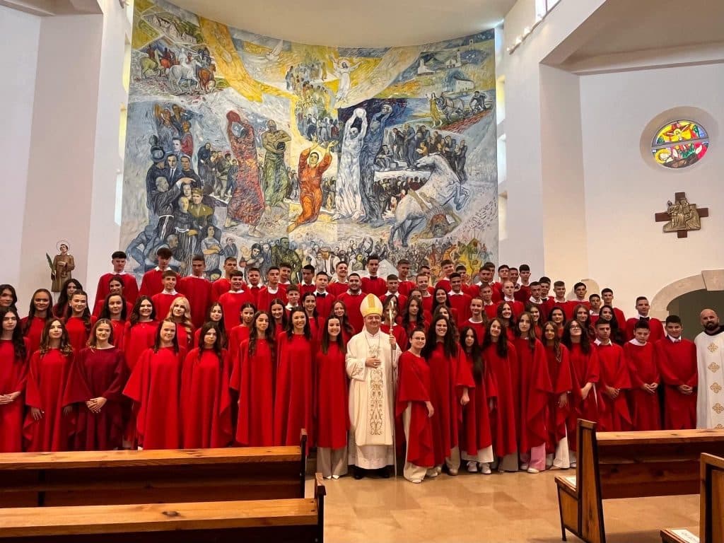 Ilustracija članka: Biskup Petar Palić krizmao 83 krizmanika u župi Gorica-Sovići