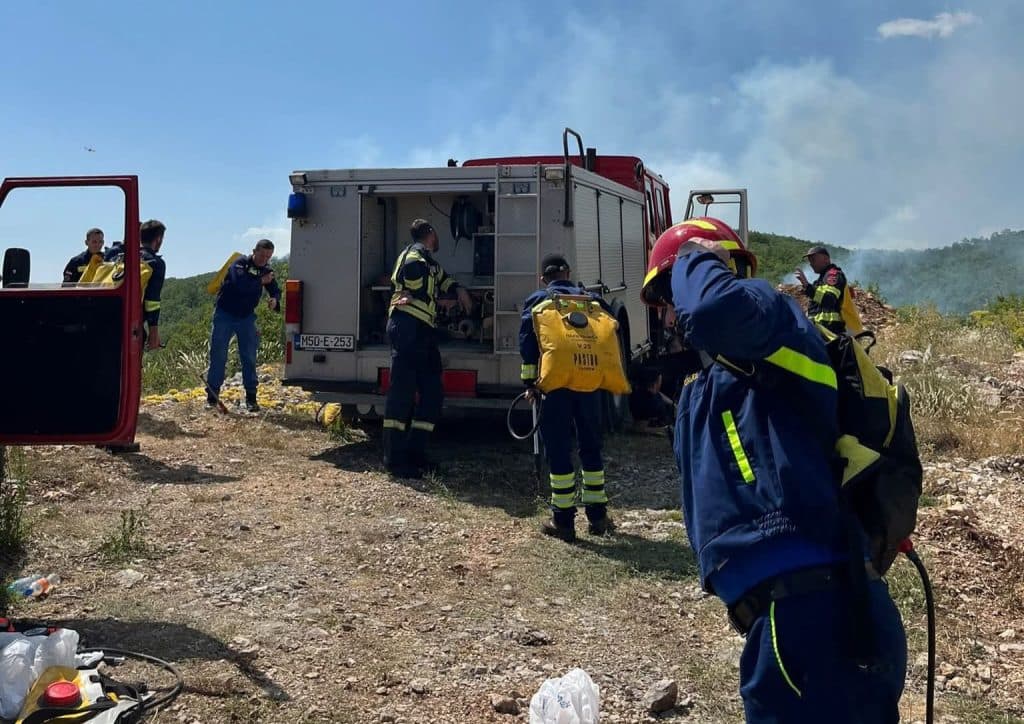 Ilustracija članka: Glavne linije požara u Grudama ugašene, vatrogasci još na terenu