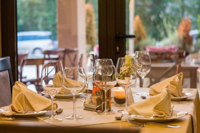 Ilustracija članka: Robert Dacešin predstavio 8 najboljih restorana, gotovo svi u Hercegovini