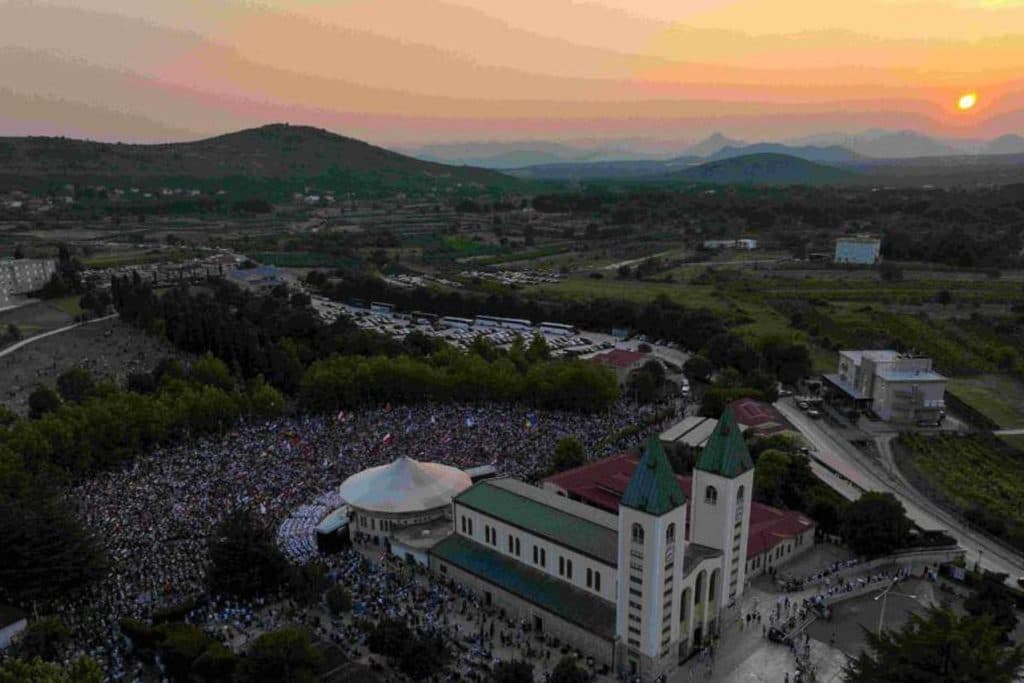 Ilustracija članka: Mladifest u Međugorju privukao impresivan broj hodočasnika i svećenika