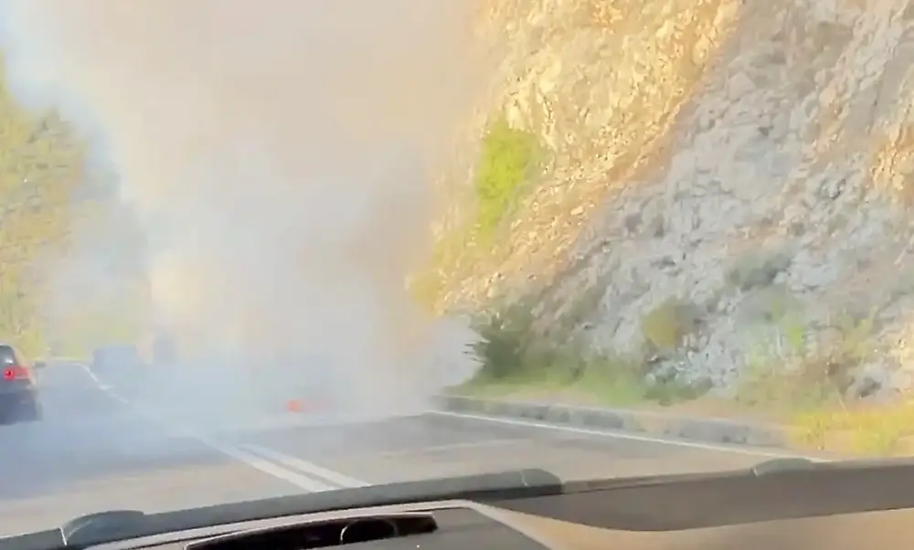 Ilustracija članka: VIDEO: Zapalio se Mercedes na Žovnici