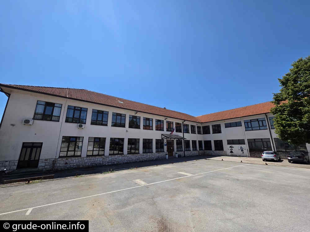 Ilustracija članka: SŠ Antuna Branka Šimića slavi 61. rođendan: Učenici pripremili posebnu predstavu i program