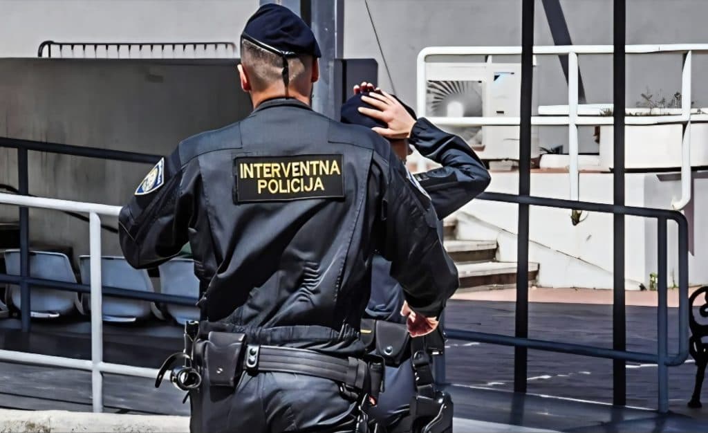 Ilustracija članka: Uskok podigao optužnicu: Krijumčari cigareta iz BiH uhvaćeni s preuređenim automobilima