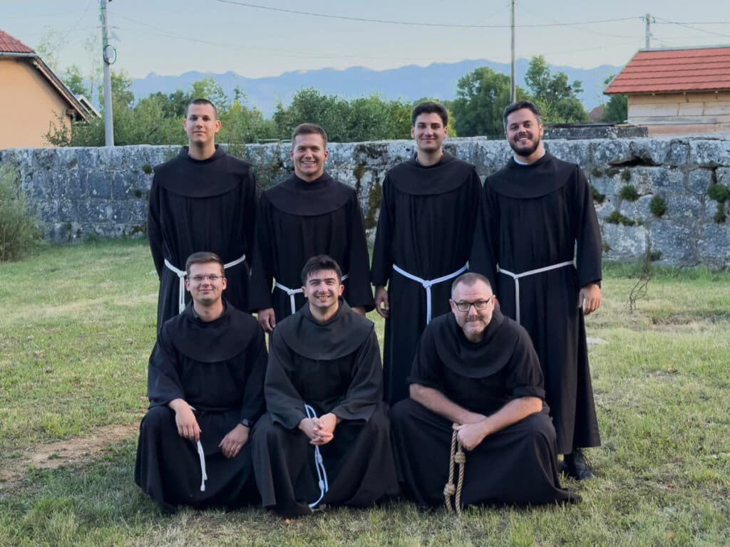 Ilustracija članka: Sedmorica mladih franjevaca polažu doživotne zavjete, među njima i Gruđanin fra Filip Miloš