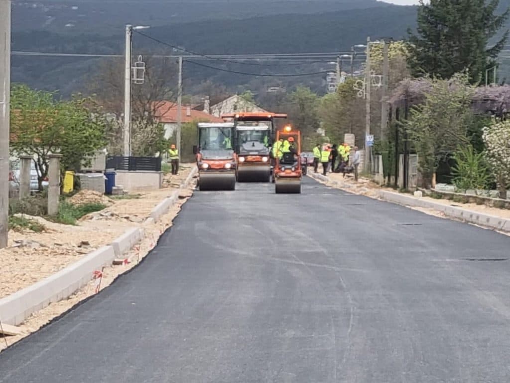 Ilustracija članka: Proložani i to dočekali, kreće asfaltiranje od Mosta do Vrljike