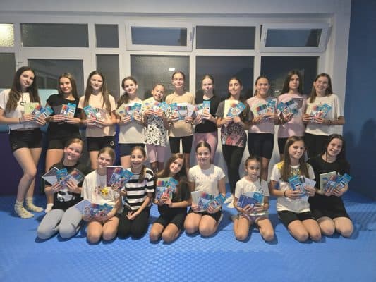 Ilustracija članka: Cheerleading sportašice i sportaši iz ŽZH na početnu nove sezone dobili školski pribor