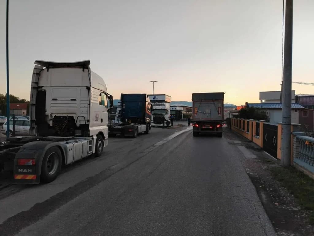 Ilustracija članka: Blokade širom BiH: Prijevoznici kamionima izazvali prometni kolaps, traže ispunjenje zahtjeva