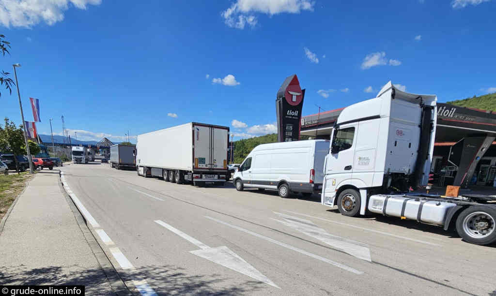 Ilustracija članka: Prijevoznici nastavljaju blokade graničnih prijelaza i terminala: promet u BiH pred kolapsom