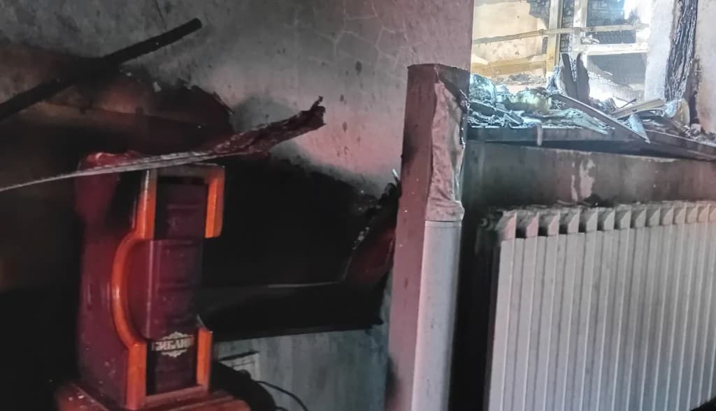 Ilustracija članka: Prijedor: Požar progutao radionicu i kuću, ali Biblija ostala netaknuta