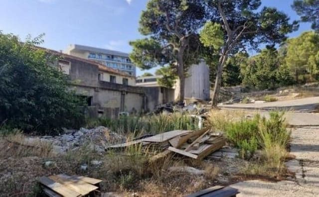 Ilustracija članka: Spor oko gradnje hotela hercegovačkog poduzetnika u Makarskoj